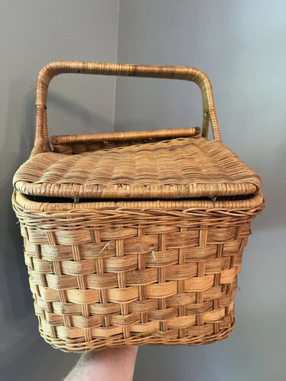 Wicker Picnic Basket Dual Hinged Lid and carrying handle Vintage